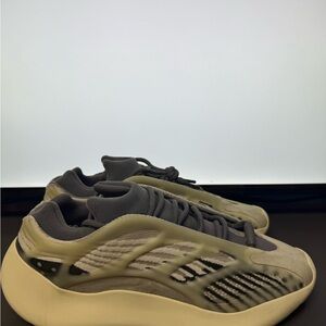 Yeezy 700 V3 'Fade Salt'